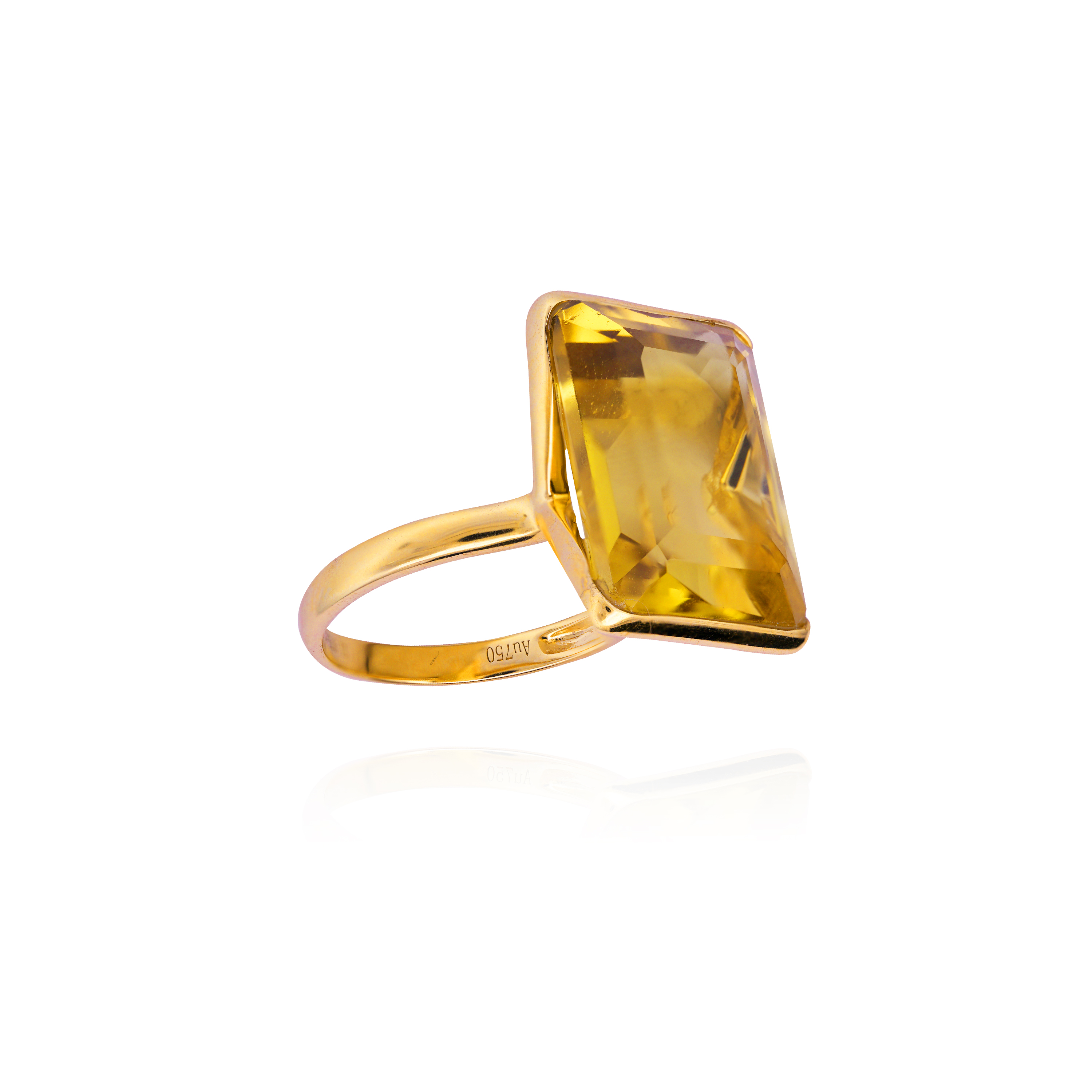 Isidora Quartz Ring